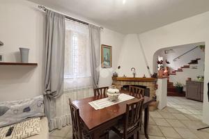 CASA SEMINDIPENDENTE A MONTEMURLO