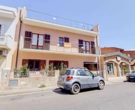 Palazzina di tre unità abitative con cortile