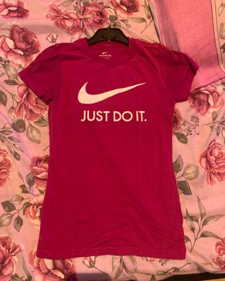 T-shirt Nike