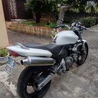 Vendesi moto Honda Hornet