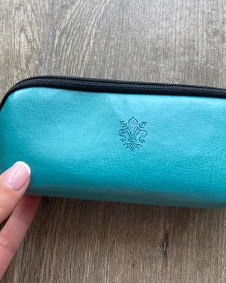 Piccola pochette turchese giglio e made in Italy