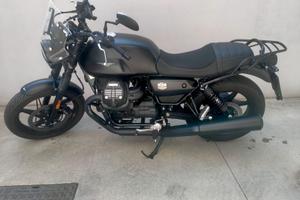 Moto Guzzi V7 2024