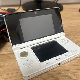 Nintendo 3ds bianca con 7 giochi inclusi