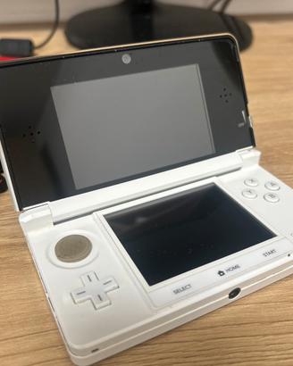 Nintendo 3ds bianca con 7 giochi inclusi