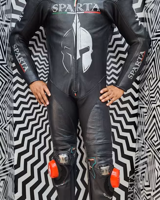 TUTA SPARTA BLACK ADAM IN PELLE DA PISTA TRAFORATA
