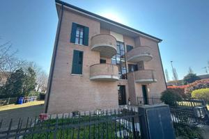 Appartamento di 90 m² con 3 locali e box auto a Mi