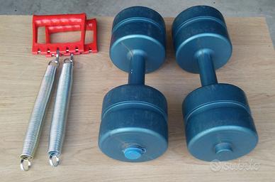 Attrezzi palestra: manubri e estensori