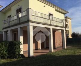 VILLA A SCHIERA A MAZZANO