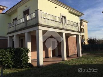 VILLA A SCHIERA A MAZZANO