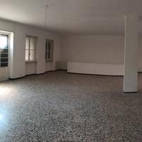 Magazzino locale commerciale 200mq 2 livelli