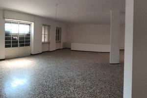 Magazzino locale commerciale 200mq 2 livelli