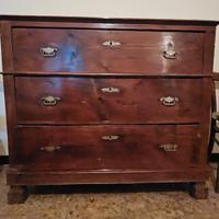 Antico cassettone con 2 sedie