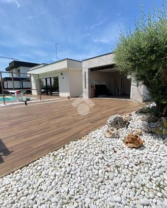 VILLA SINGOLA A PORTO MANTOVANO