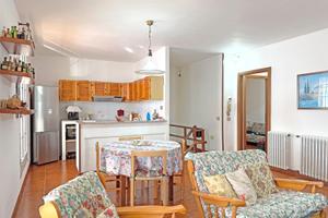 Bifamiliare piano primo con terrazza e posto auto