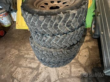Gomme tacchettate piu cerchi
