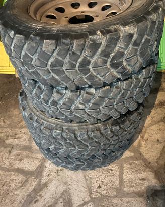 Gomme tacchettate piu cerchi