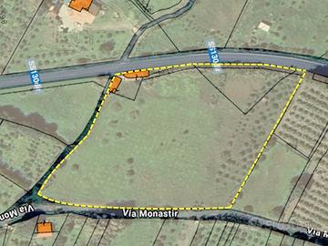 Terreno con fabbricati su strada statale