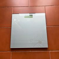 Bilancia pesa persone in vetro Beurer – come nuova