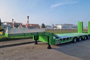 SEMIRIMORCHIO CARRELLONE 4 ASSI CON RAMPE