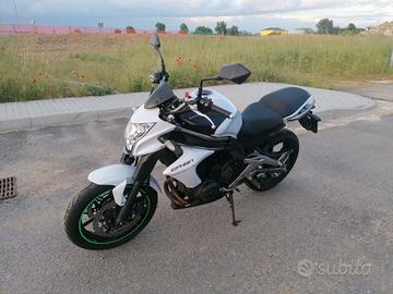 Naked Kawasaki ER6N del 2013 bianco perlata