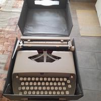 MACCHINA DA SCRIVERE "LAGOMARSINO AMICA",ANNI '70