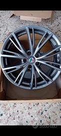 Cerchi in lega Alfa Romeo Stelvio R18