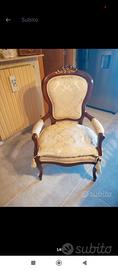 Poltrona  classica elegante in legno massello