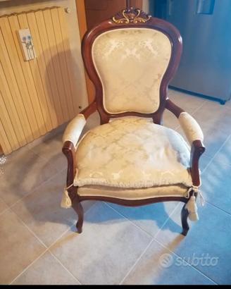 Poltrona  classica elegante in legno massello