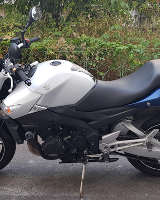 Suzuki GSR 600