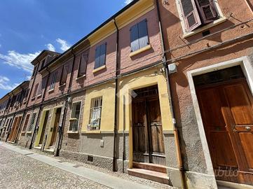 CASA SEMINDIPENDENTE A FERRARA