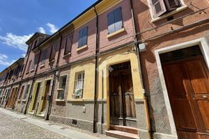 CASA SEMINDIPENDENTE A FERRARA