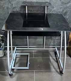 Scrivania per computer con rotelle