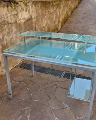 Scrivanie in vetro con strutture in metallo