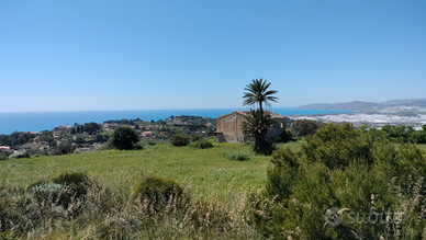 Villa da ristrutturare con 30.000 metri di terreno