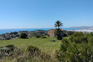 Villa da ristrutturare con 30.000 metri di terreno