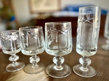 Servizio 24 bicchieri vintage 60/70 vetro stampato