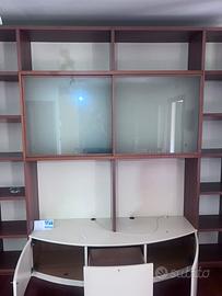 Mobile da salotto. Libreria.