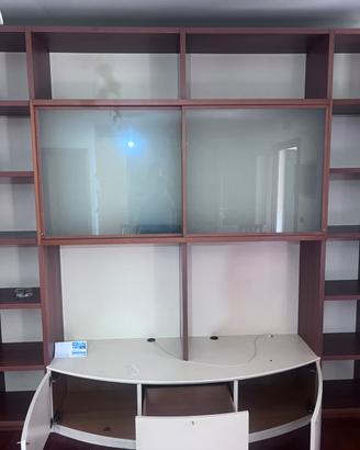 Mobile da salotto. Libreria.