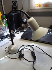 Lampada da tavolo della serie LUMI.