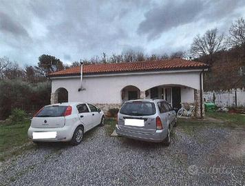 Immobile in asta di 519 m² con 5 locali e box auto