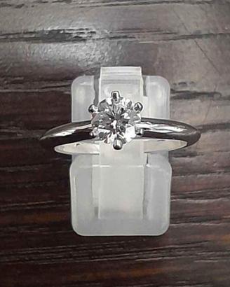 Anello solitario Tiffany platino e diamante 0,42ct
