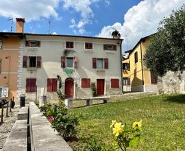 CASA DI TESTA POSIZIONE CENTRALISSIMA