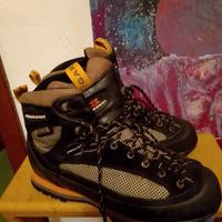 Scarponi da montagna marca Garmont