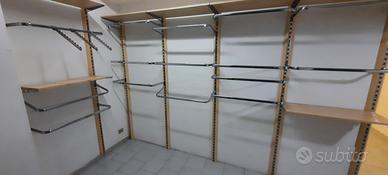 Arredamento  negozio o  cabina armadio