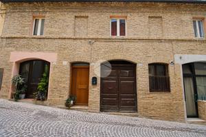 5 LOCALI A POTENZA PICENA