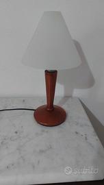 Lampada moderna in legno