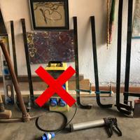 Bolle, morsetti, mazzetta, piccone, pistola silico