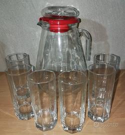 Bicchieri bibita con caraffa