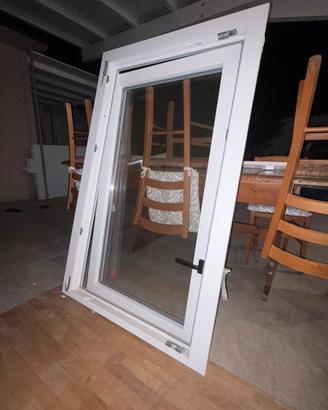 Infisso in pvc bianco
