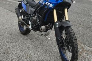 Yamaha Tenere 700 del 2022 con accessori